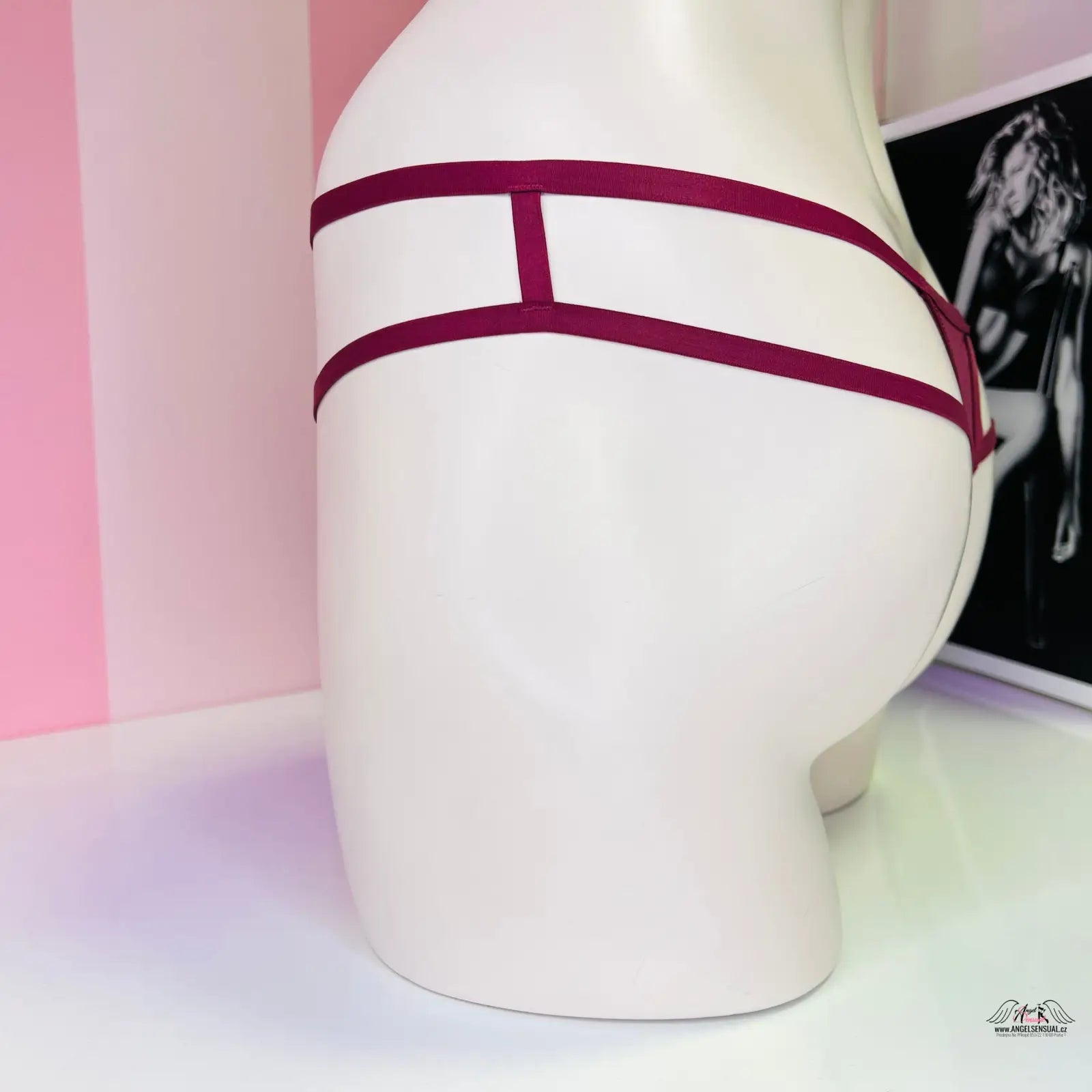 Burgundy strappy lingerie from Victoria’s Secret Tanga s Ozdobnými Pásky oslní pohled