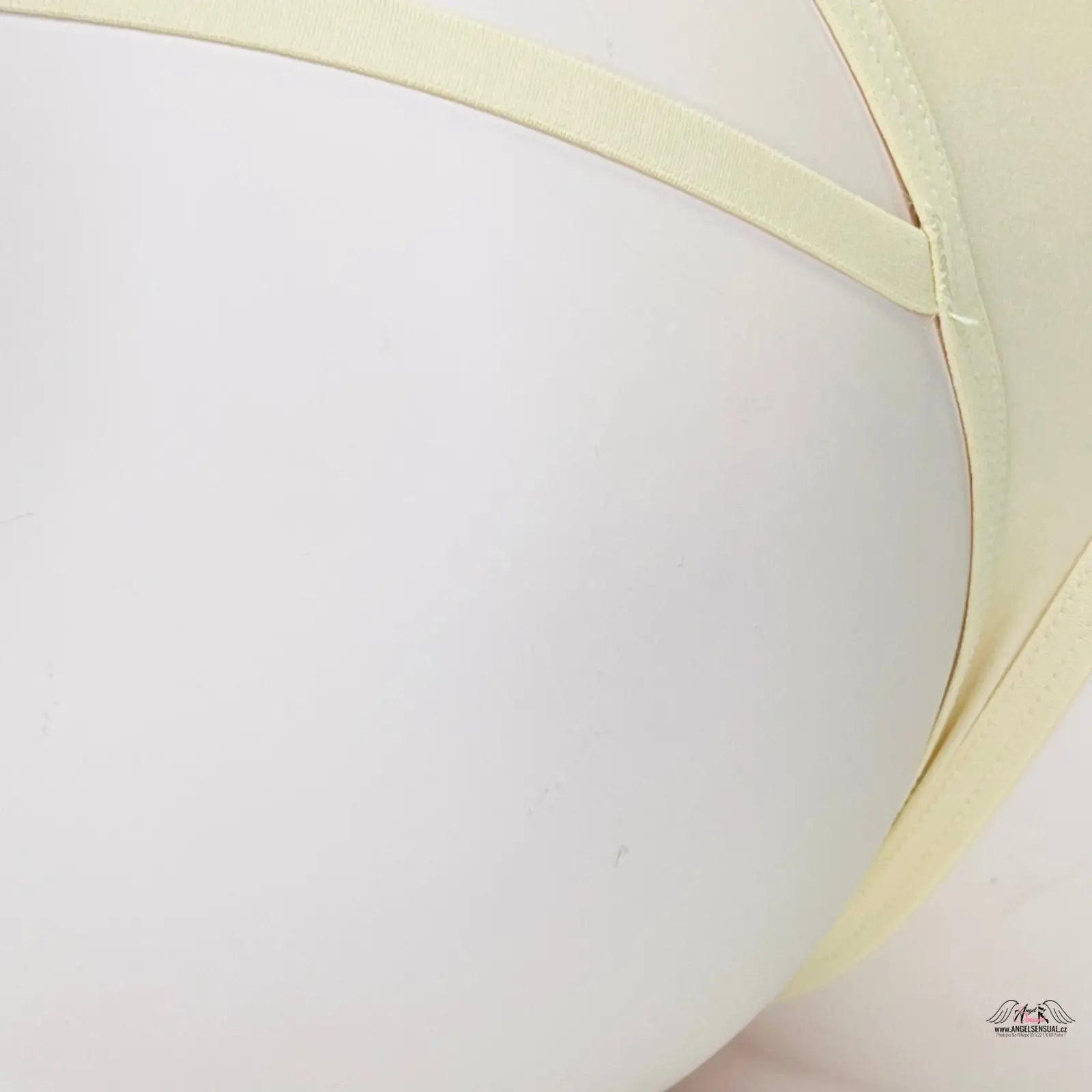 Pohled oslní na světlé žluté prádlo Victoria’s Secret Tanga s Ozdobnými Pásky, stylové apparel & accessories