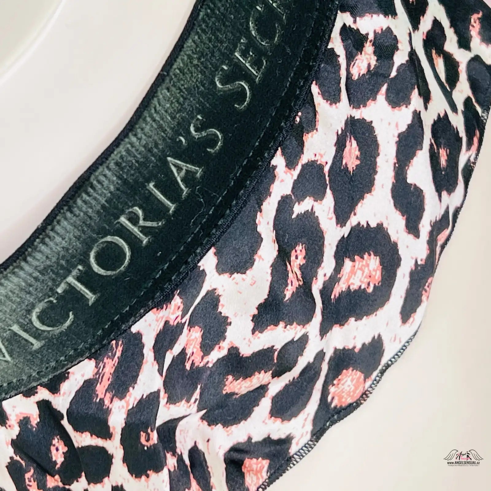 Victoria’s Secret hedvábné tanga s vysokým pasem a leopard printem pro maximální pohodlí