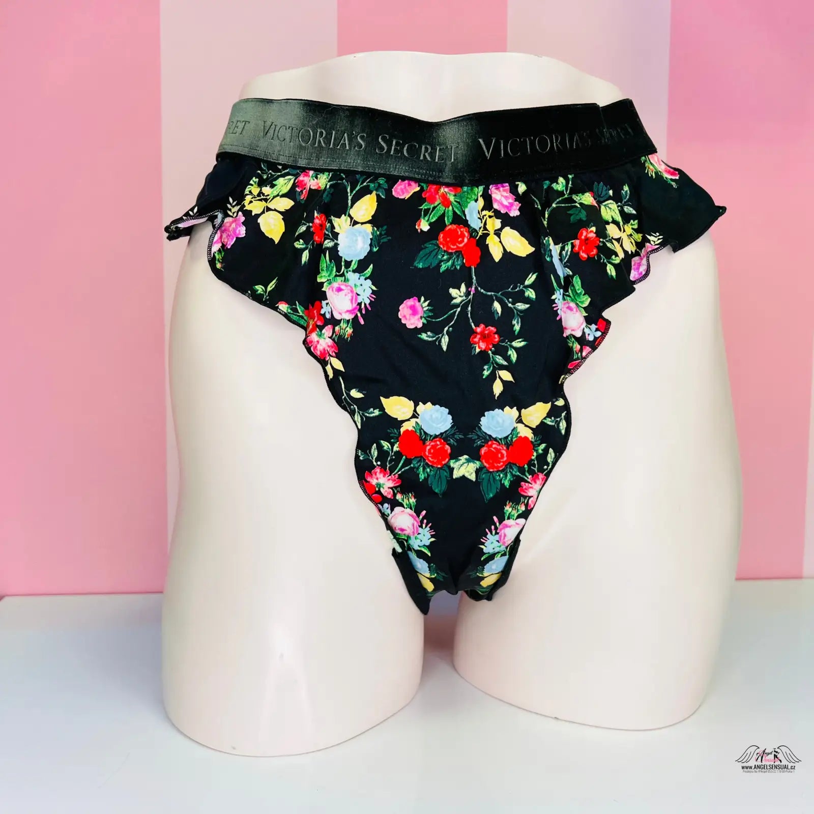 Hedvábné tanga s vysokým pasem a květinovým vzorem pro maximální pohodlí