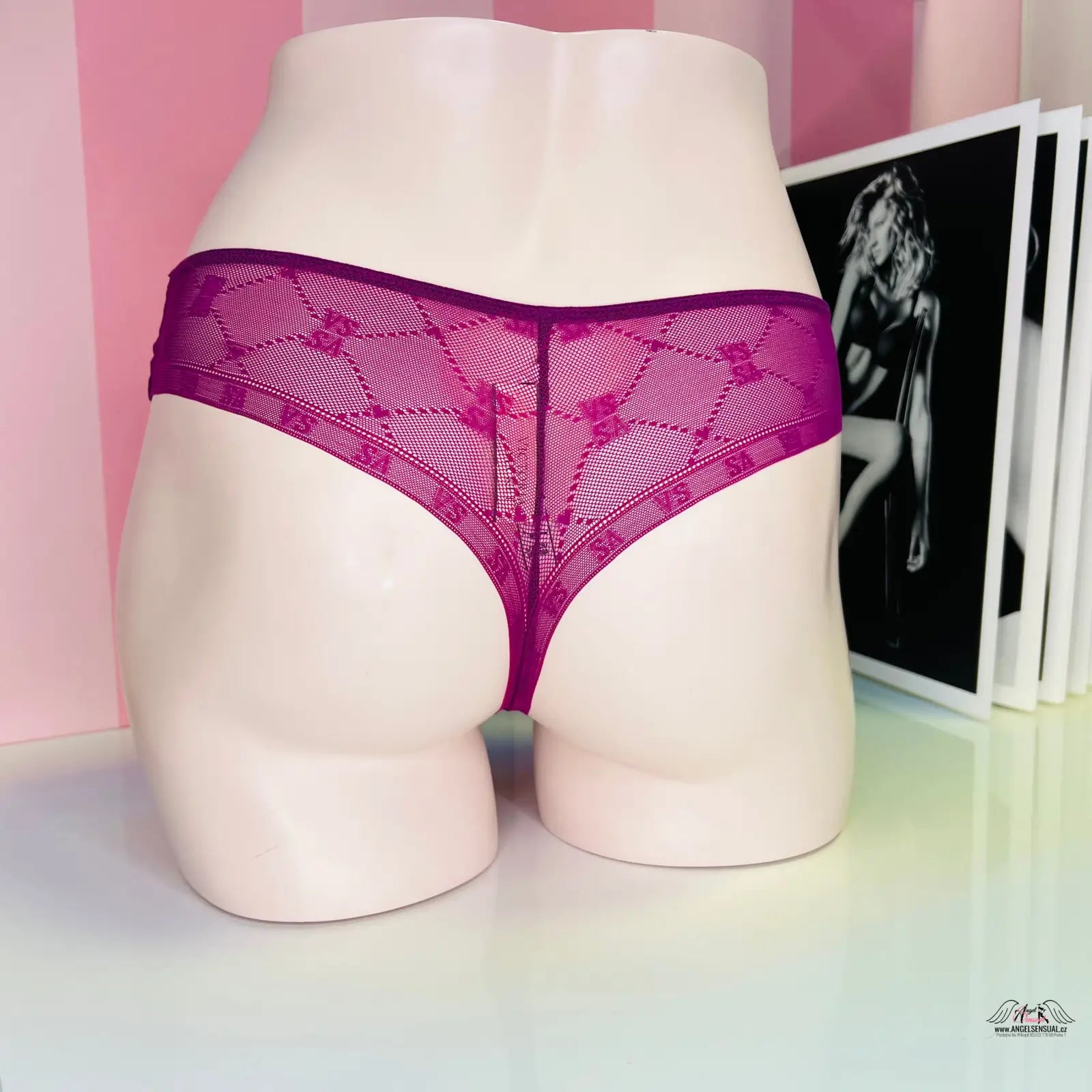 Purple lace women’s underwear with všitým logem, krajkové tanga, Victoria’s Secret