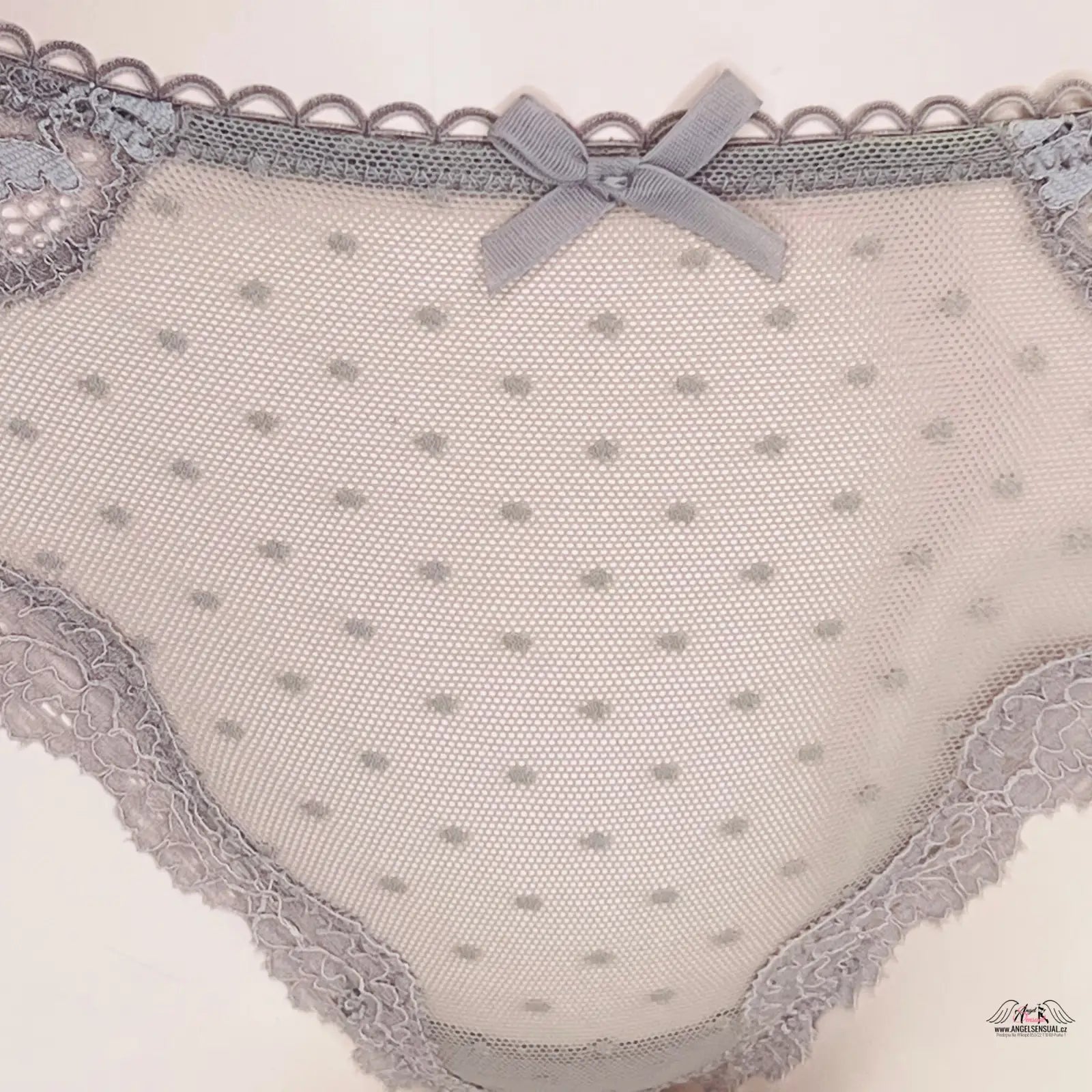 Šedé síťkované tanga s něžnými puntíky a lemované krajkou, Victoria’s Secret