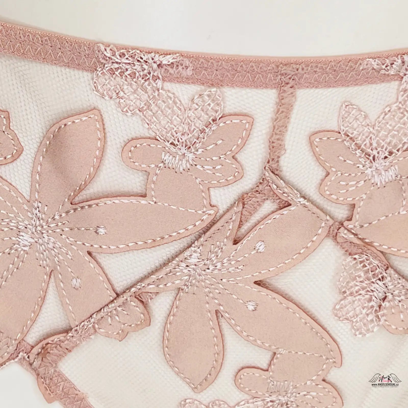 Síťované tanga od Victoria’s Secret s květinovou aplikací, ideální apparel & accessories