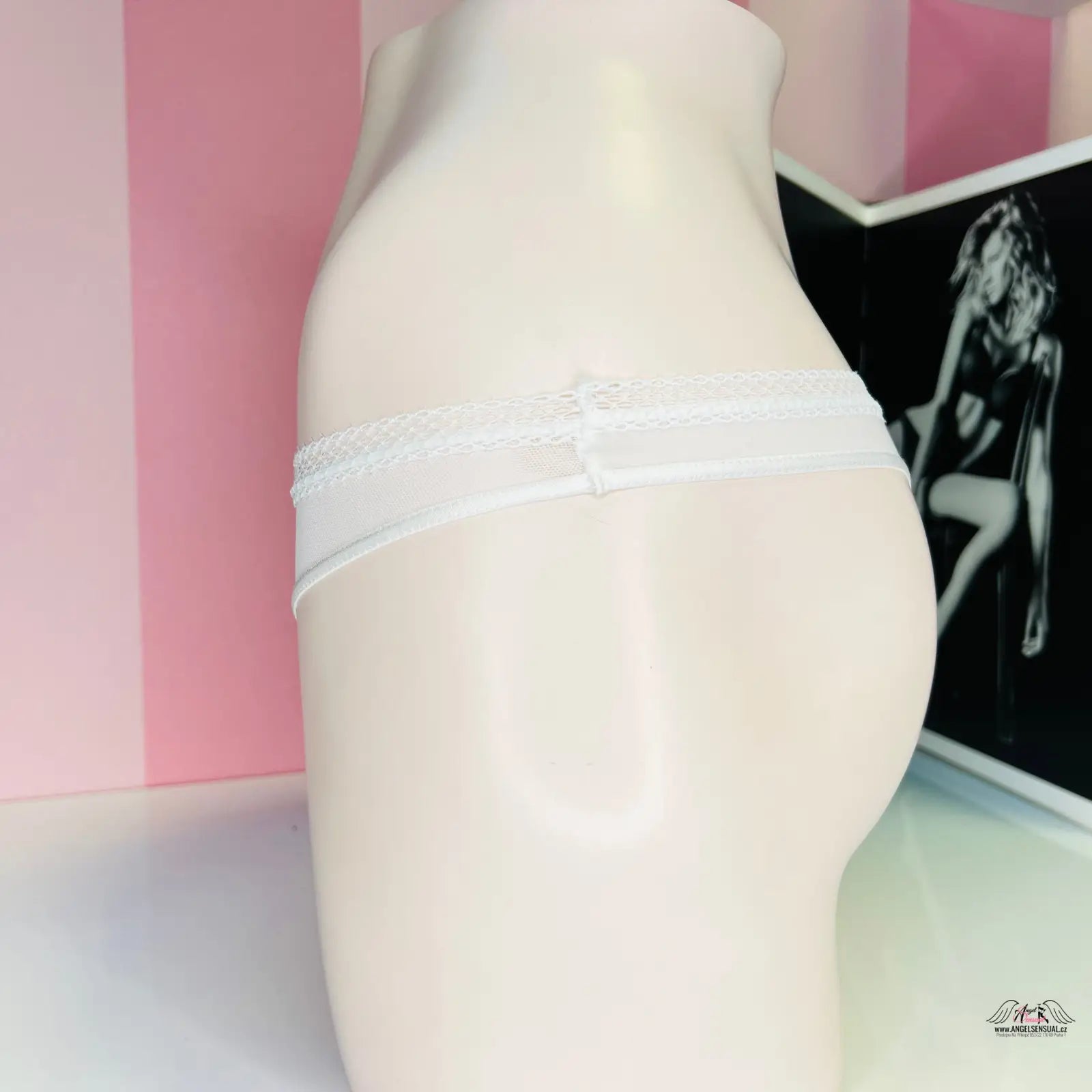 Victoria’s Secret síťkované tanga s květinovou krajkou pro pocit luxusu