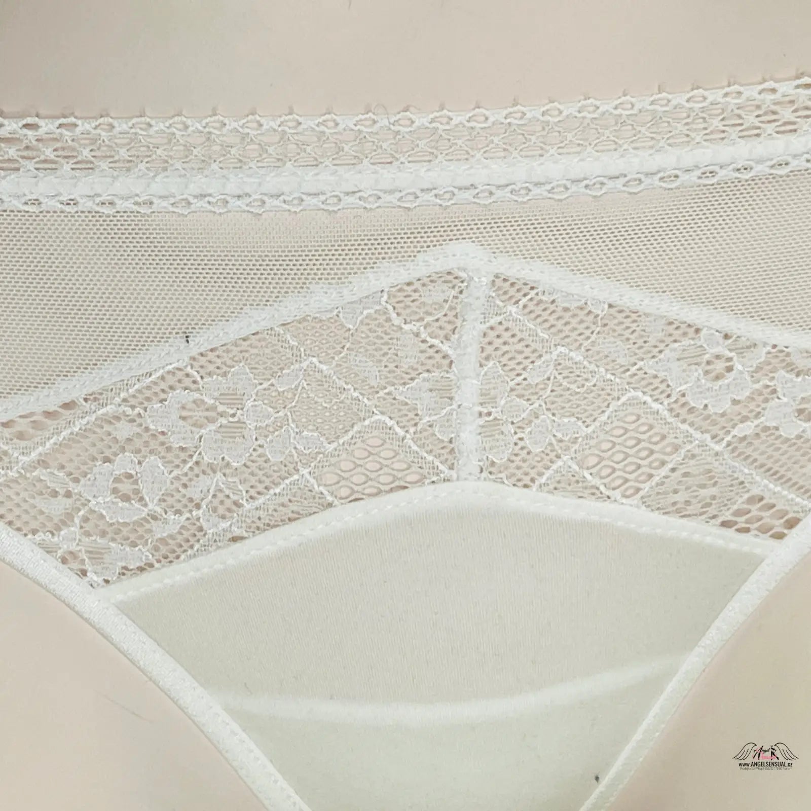 Victoria’s Secret síťkované tanga s květinovou krajkou pro pocit luxusu
