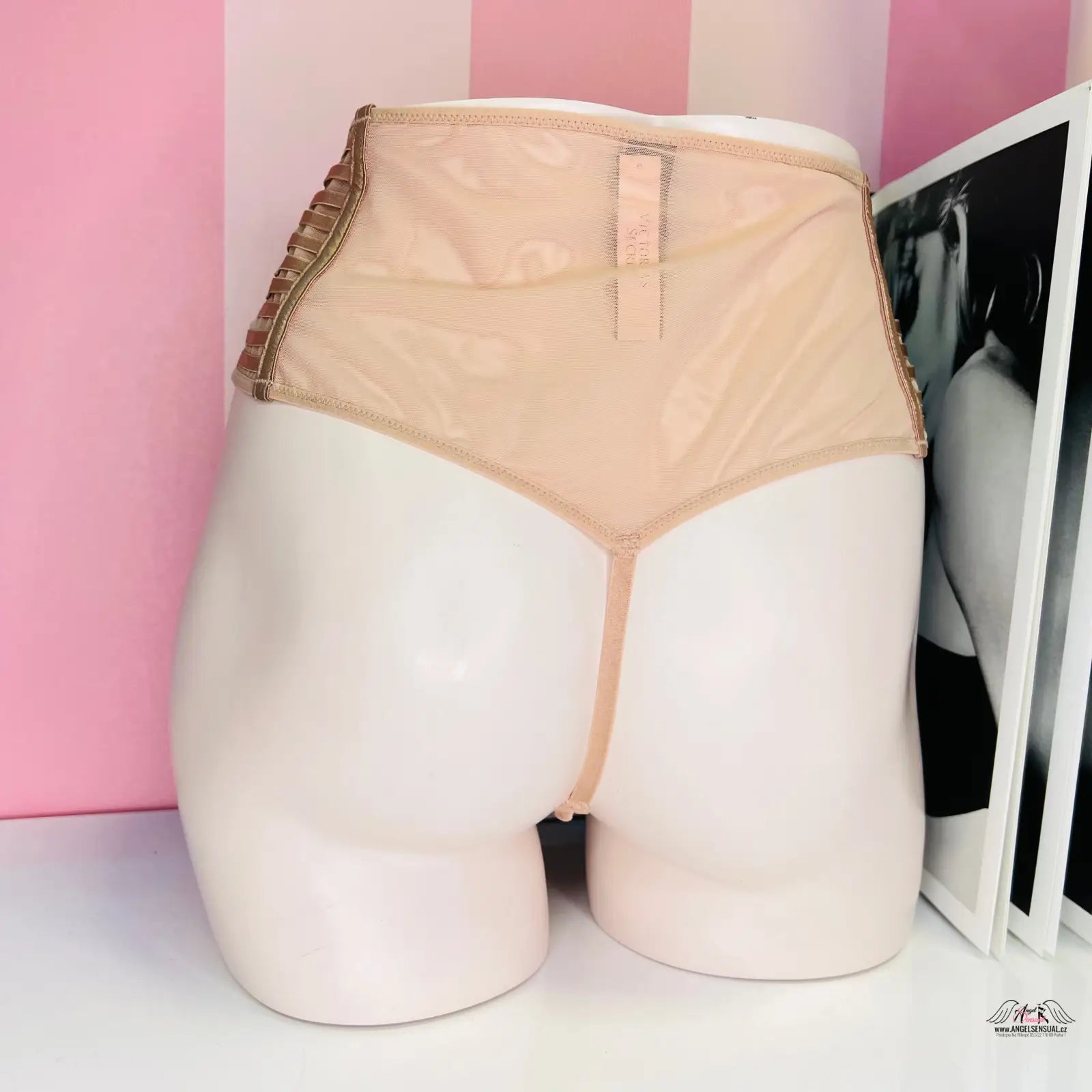 Agent Provocateur vysokým pasem spodního prádla s zipem, Victoria’s Secret Tanga