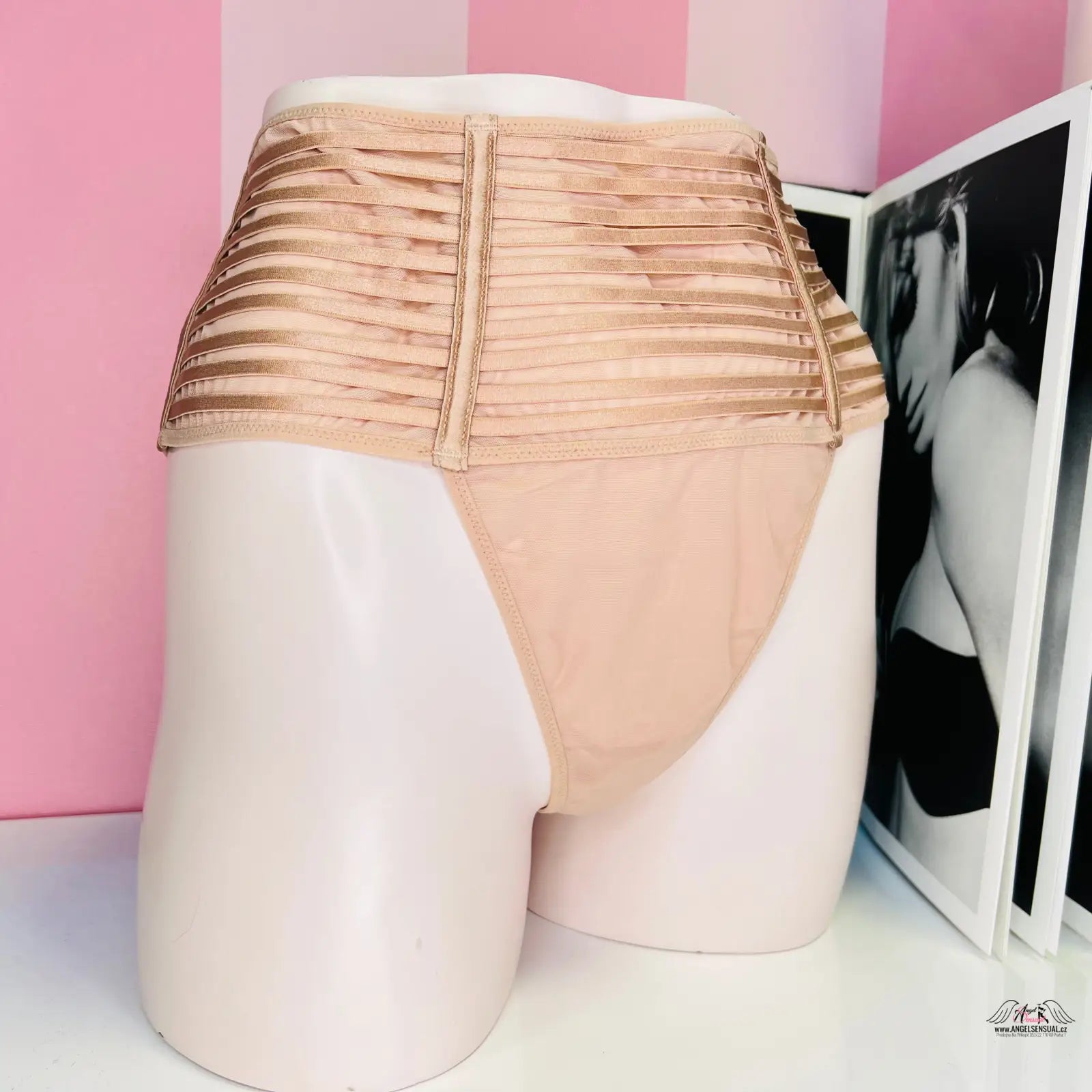 Nude colored panties with gold belt on mannequin, Victoria’s Secret Tanga Síťované s Vystužením, vysokým pasem, spodního prádla