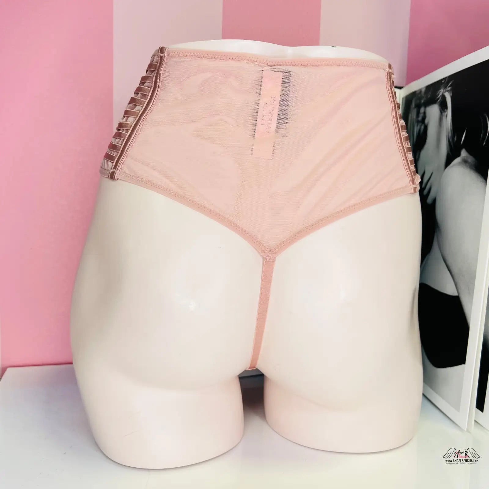 Růžové kalhotky s černobílou fotografií ženy, vysokým pasem, agent provocateur style