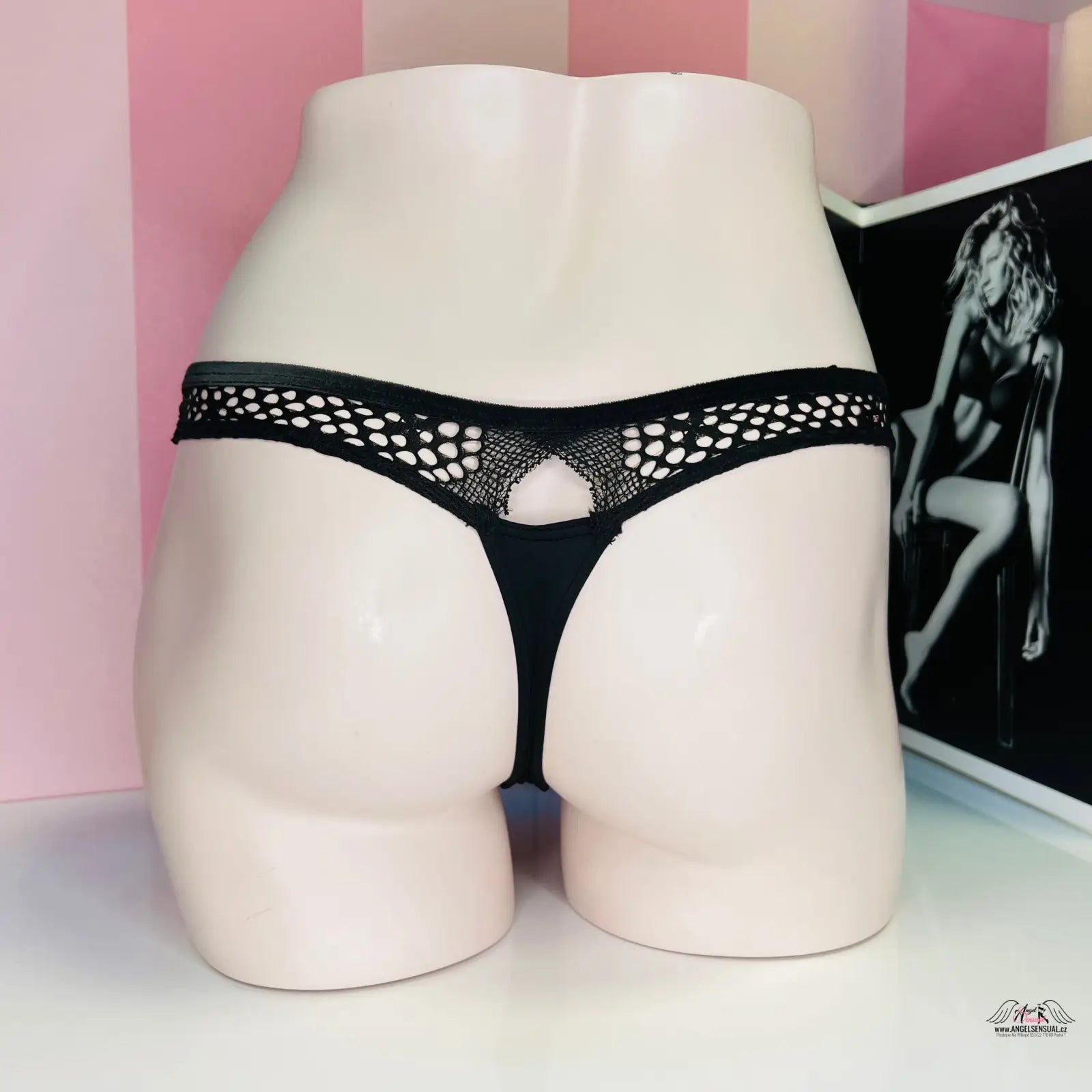 Černé krajkové tanga Victoria’s Secret Tanga Síťované s hebkým prošívaným a sametovým okrajem