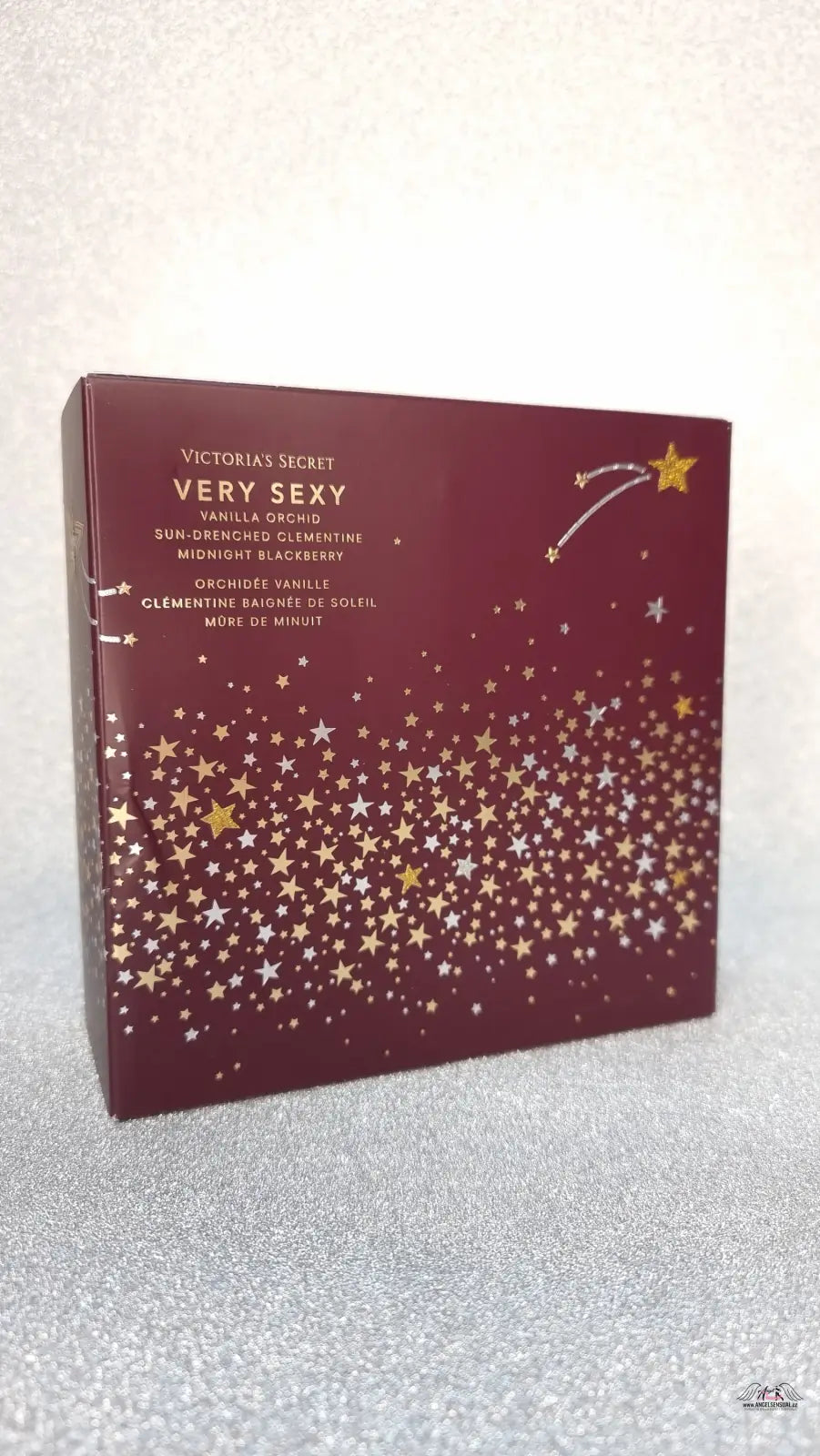 Burgundská krabička Victoria’s Secret Very Sexy s podmanující vůní vanilkových orchidejí