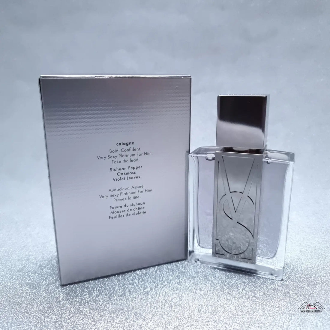 Obrázek Victoria’s Secret Very Sexy Platinum For Him s parfémem a stříbrnou krabicí