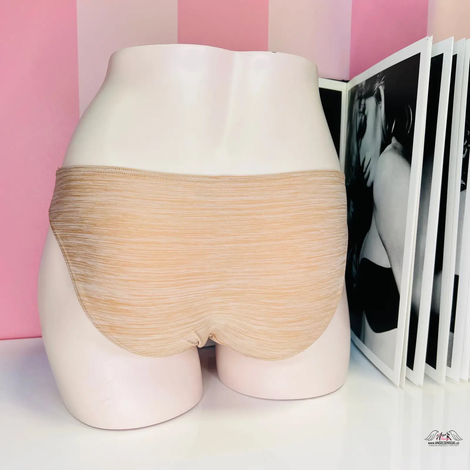 Ceramická nebo porcelánová socha spodního trika Victoria’s Secret Žíhané Kalhotky