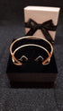 Rose gold náramek a náušnice set od Victoria’s Secret s zirkony