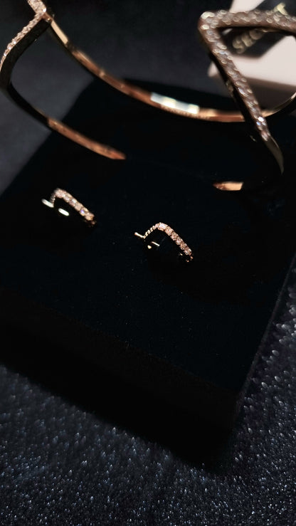 Rose gold a diamantové šperky Victoria’s Secret zlatý set náušnic a náramku