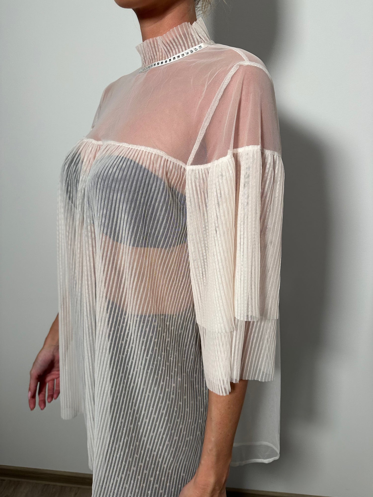 Průsvitná halenka Victoria’s Secret Halenka s Kamínky kolem krku a ribbed sleeves