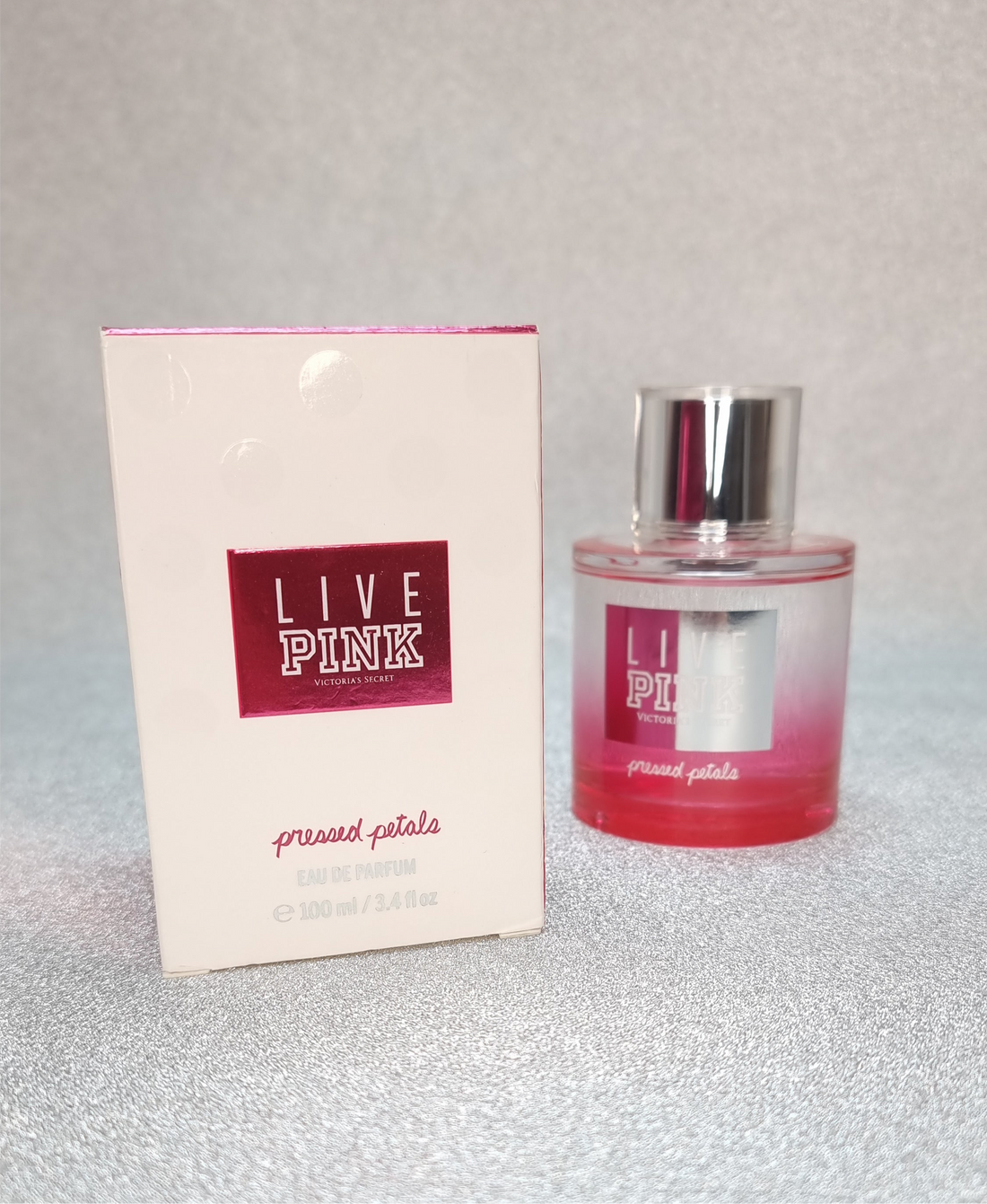 Victoria’s Secret Live Pink Pressed Petals květinová vůně s tóny lotosu pro moderní ženy