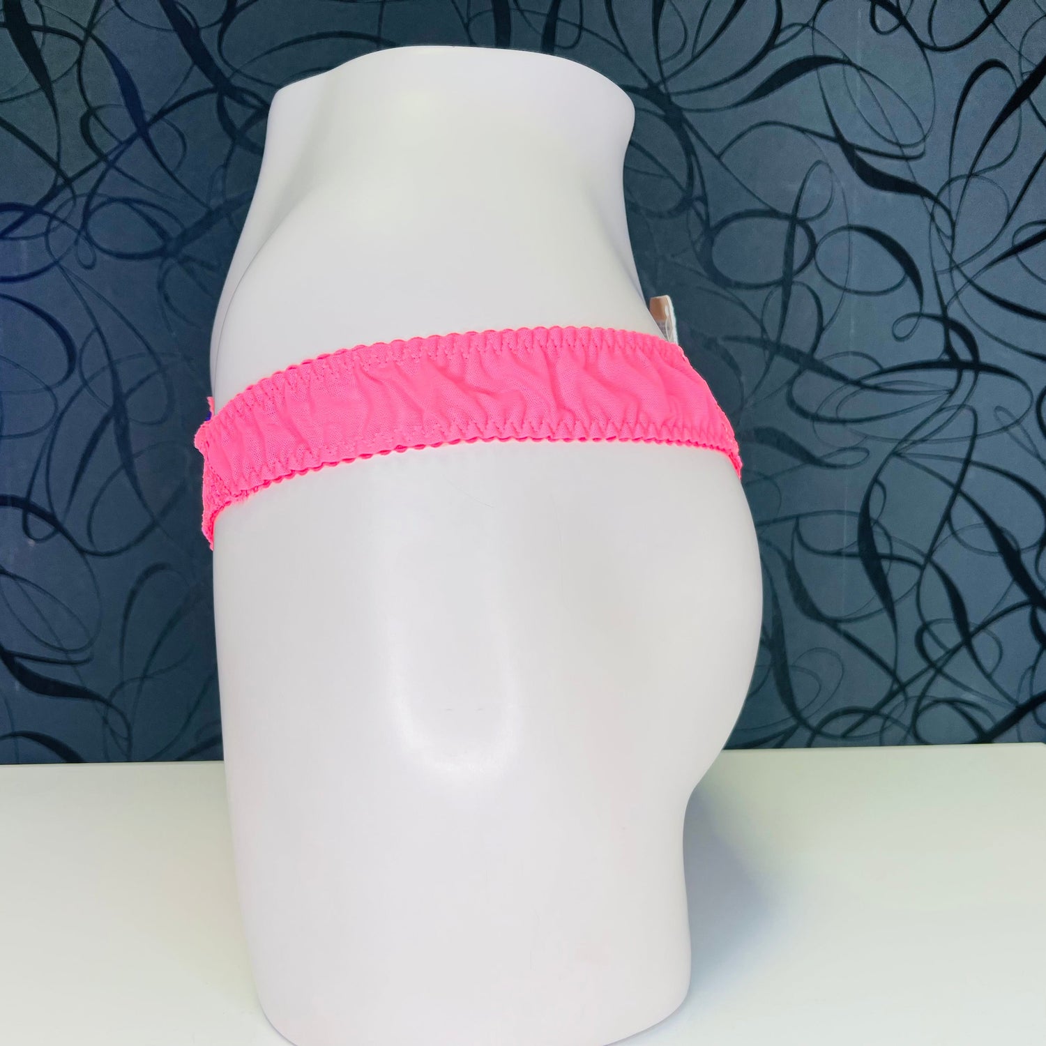 Pink ruffled underwear Agent Provocateur Tanga Pammie s fialovou mašličkou