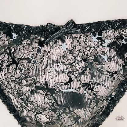Black lace kalhotky Deziree Soiree s bowem a mokrým efektem a úzkými pásky