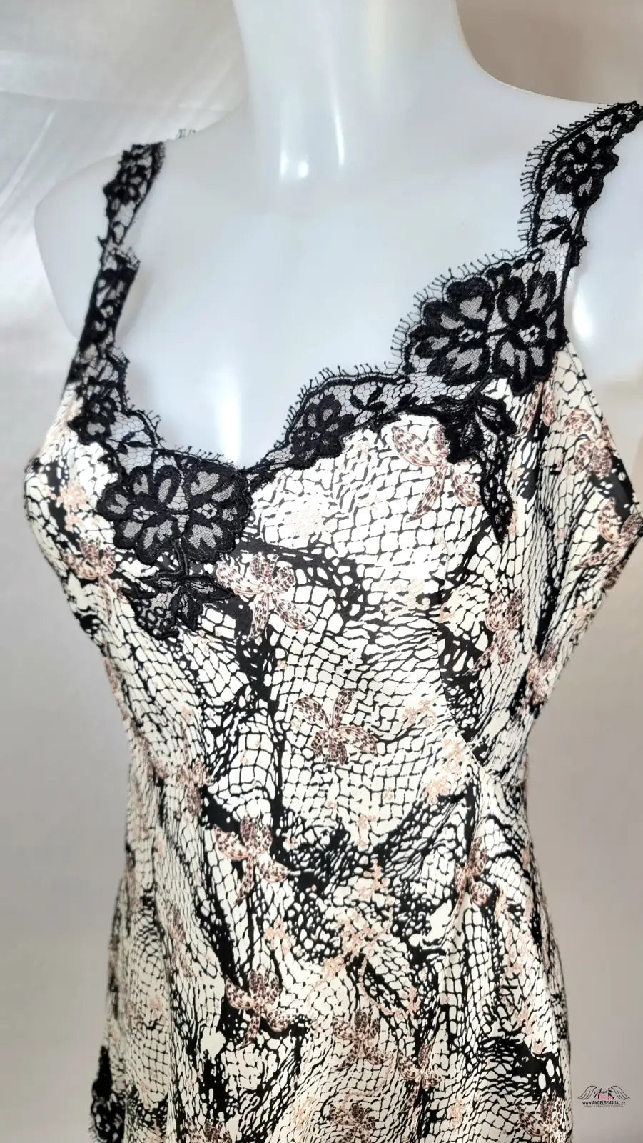 Elegantní krajková krátká košilka Gulia Short Slip s bílým, černým a růžovým hadím vzorem