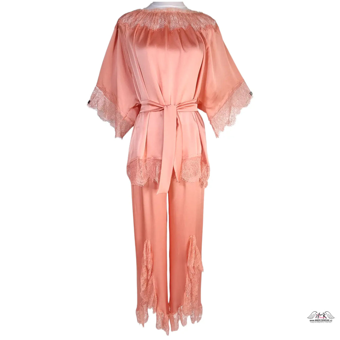 Salmon růžový hedvábný pyžamový set Agent Provocateur Racqulle Peach s krajkou a šněrováním