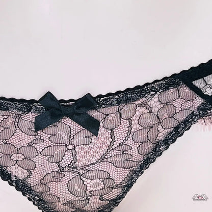 Black lace underwear with small bow detail, Agent Provocateur Kalhotky Ariel jemnými krajkovými volánky