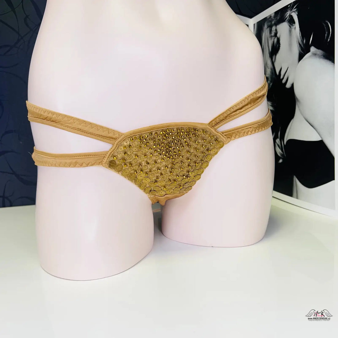Zlaté beaded kalhotky Astra Soiree od Agent Provocateur s asymetrickým designem
