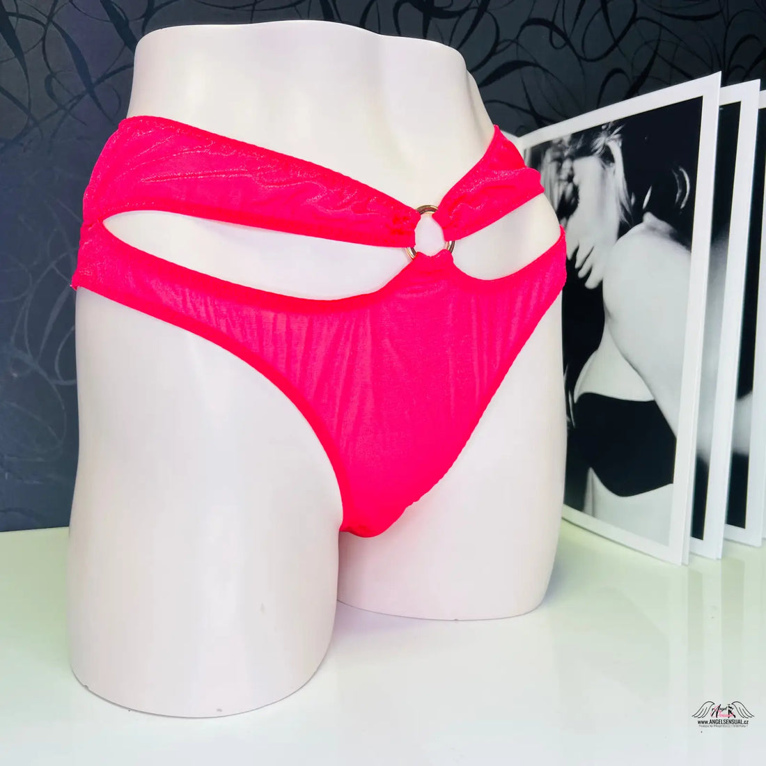 Hot pink vysokým pasem kalhotky bar s dekorativními výřezy a kruhovým detailem