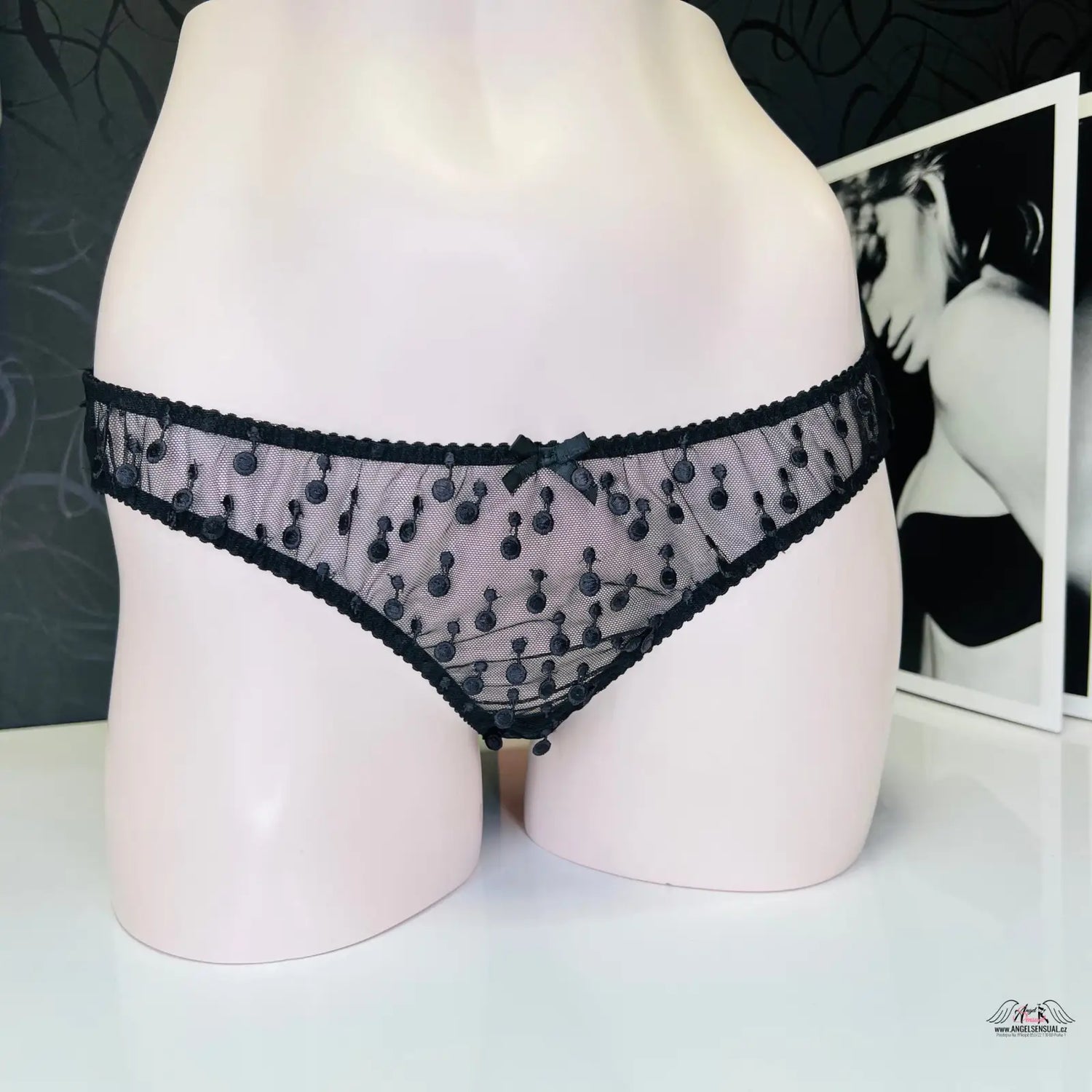Agent Provocateur Kalhotky Bobbie s černou krajkou a květinovým vzorem