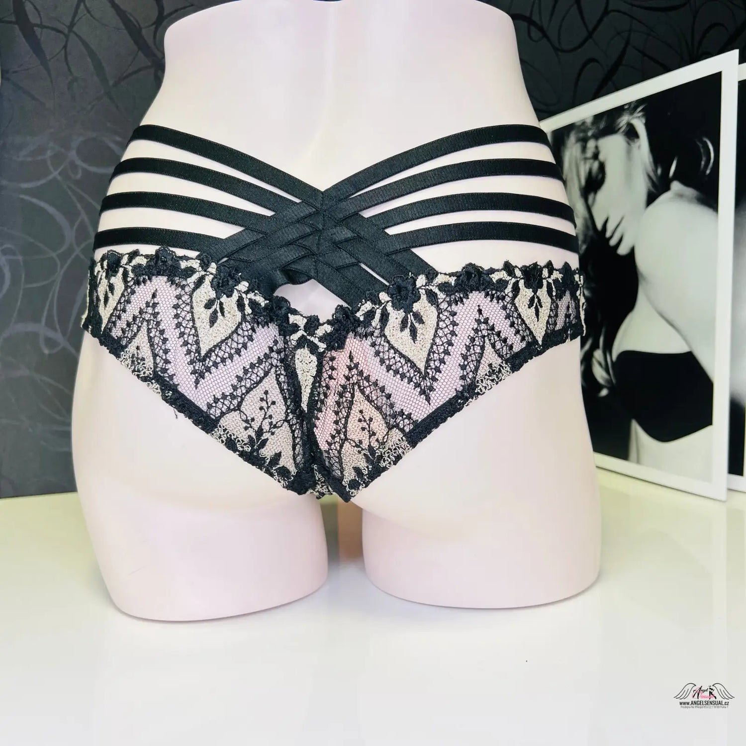 Černé krajkové a strappy kalhotky Dioni v stylu bondage, apparel &amp; accessories