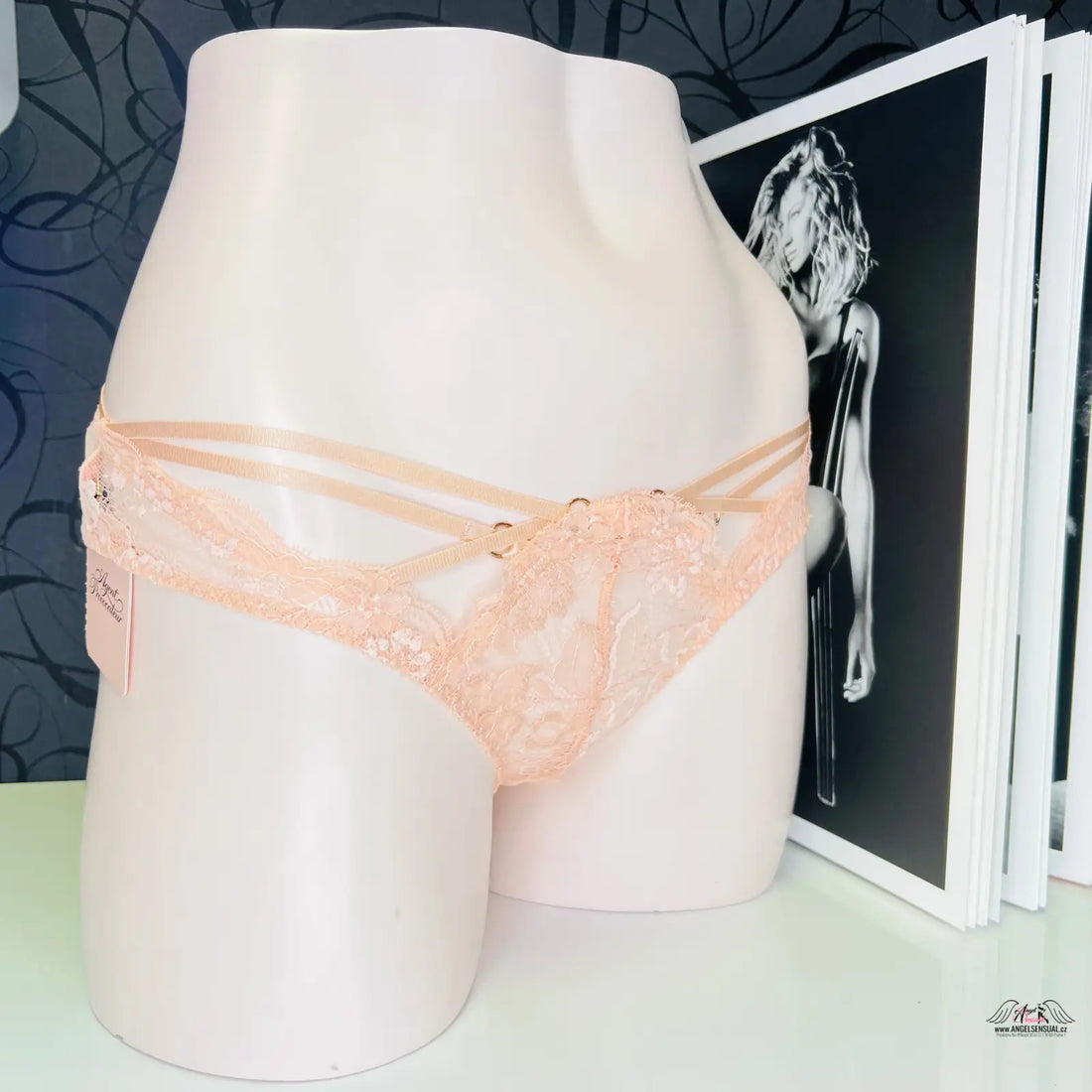 Svůdné kalhotky Agent Provocateur Kalhotky Essie s krajkou a pásky