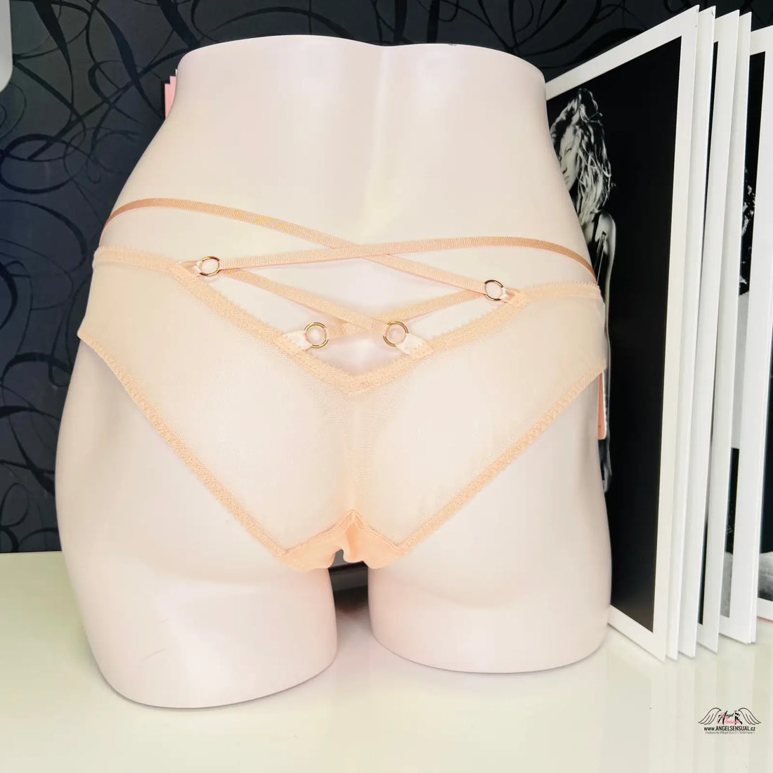 Svůdné kalhotky Agent Provocateur Kalhotky Essie s růžovým odstínem a křížovými popruhy