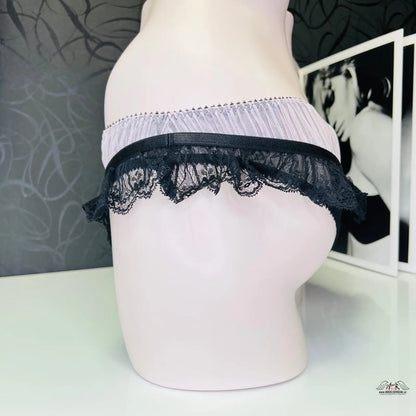 Lace-trimmed lingerie on a mannequin for Agent Provocateur Kalhotky Fifi with krajkovými volánky a černou mašličkou