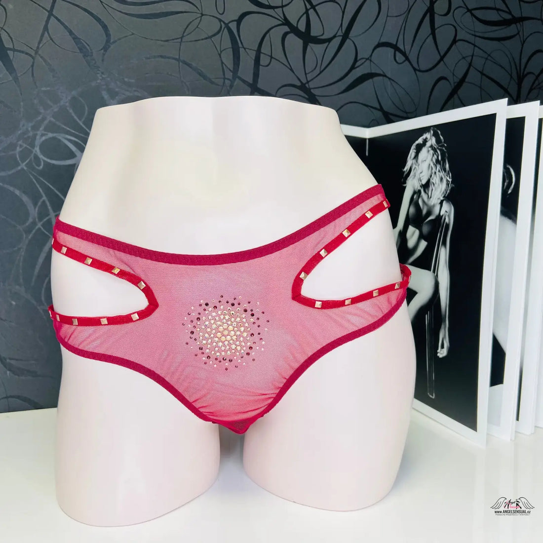 Red mesh kalhotky Ginger od Agent Provocateur s ozdobnými kamínky