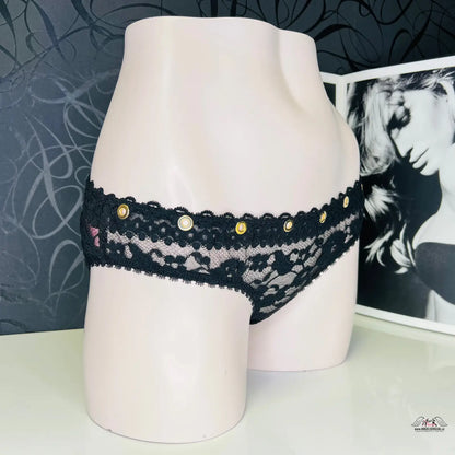 Agent Provocateur Kalhotky Stevie Black s kovovými zlatými kroužky a krajkou