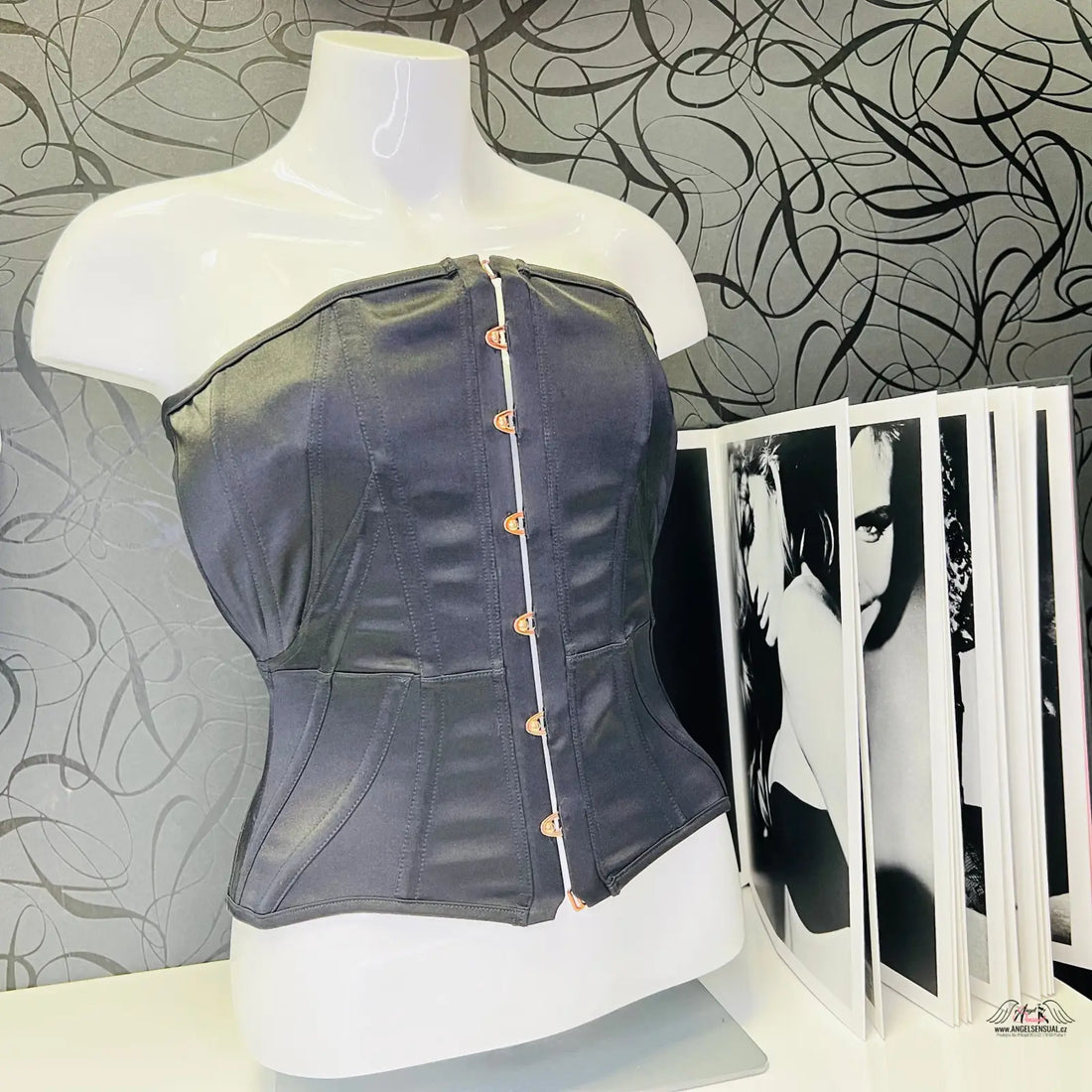 Black strapless korzet Cadance od Agent Provocateur, luxusní korzet cadance s možností přidání ramínek