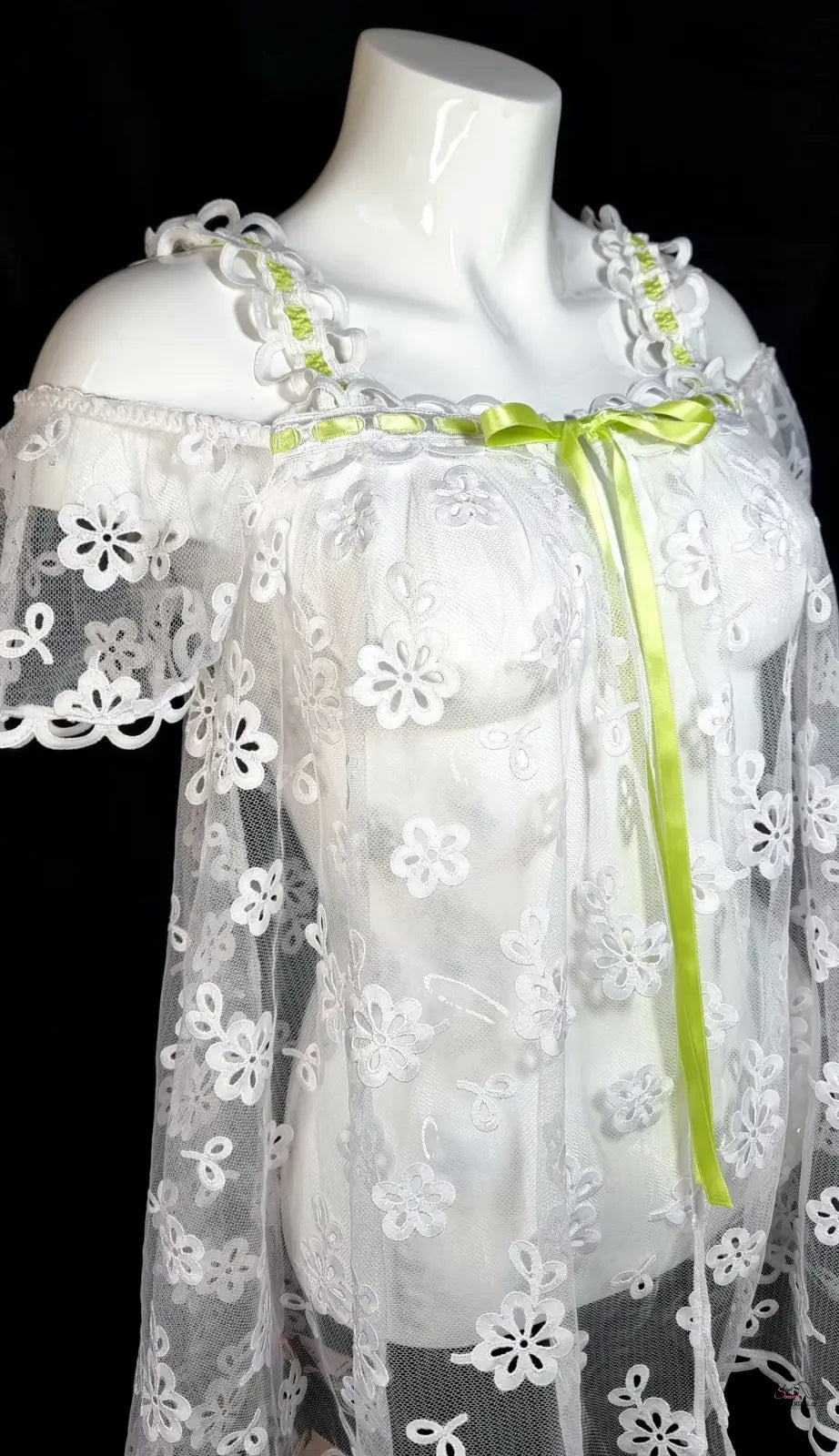 Bílé krajkové župánkové košilka laurelie babydoll s limetkově zelenou stuhou