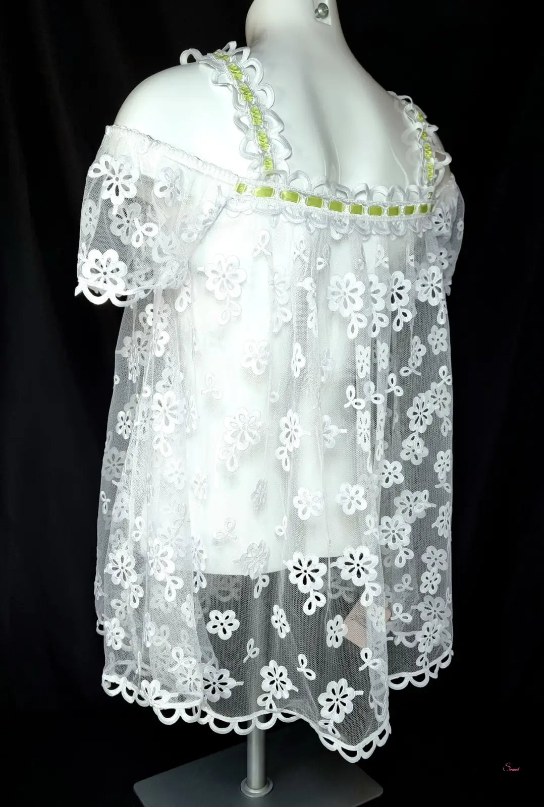 Bílý krajkový květinový župánek laurelie babydoll s zeleným lemem, elegantní Župánek laurelie