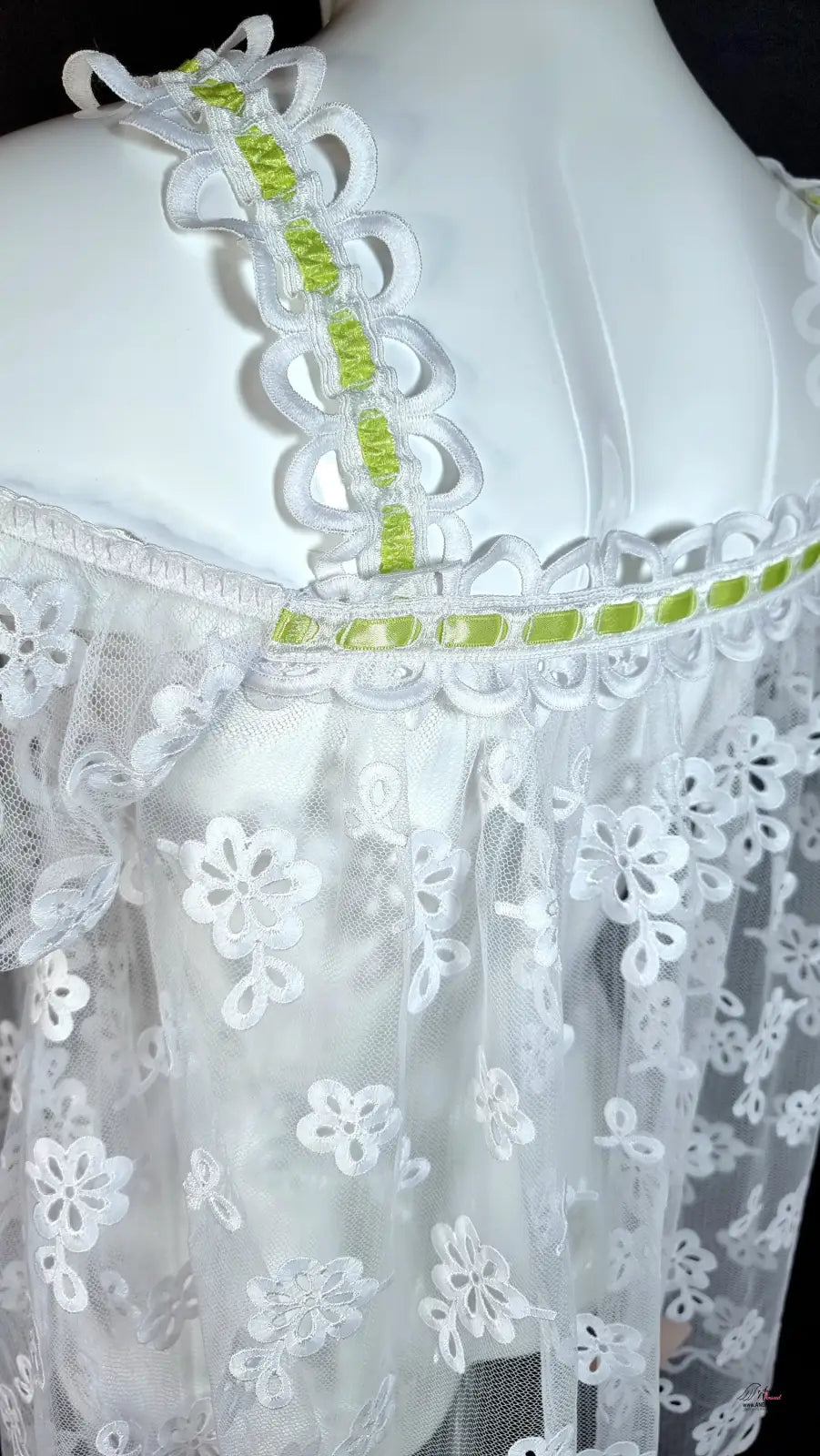 Bílý krajkový župánek laurelie babydoll s zelenými stuhami, elegantní Župánek laurelie