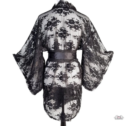 Černé průhledné krajkové kimono Matinee s širokým páskem od Agent Provocateur