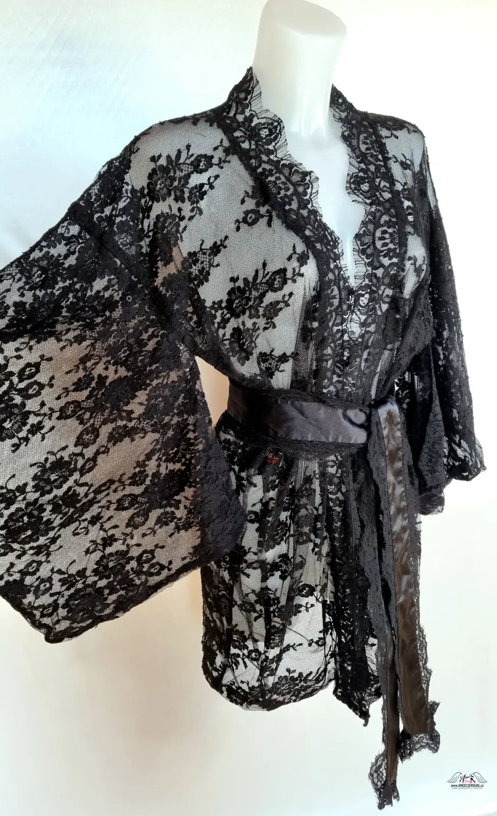 Černý krajkový kimono matinee agent provocateur s širokým páskem