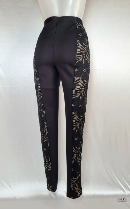 Stylové legíny Audrey Black s béžovou krajkou a šněrováním