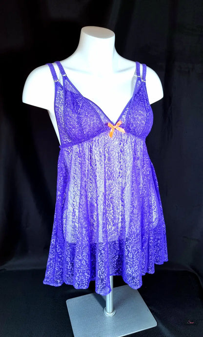 Zářivá Rei Babydoll od Agent Provocateur v elegantní fialové krajce