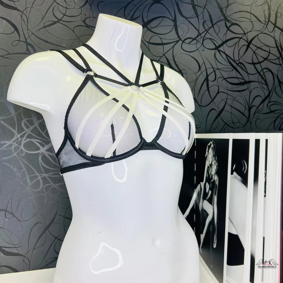 Černá a bílá dámská podprsenka Agent Provocateur Carissa s ozdobnými pásky