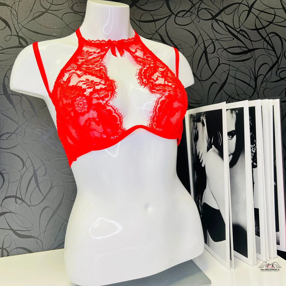Agent Provocateur Podprsenka Kendall, červená krajková halter podprsenka, oblečení a doplňky