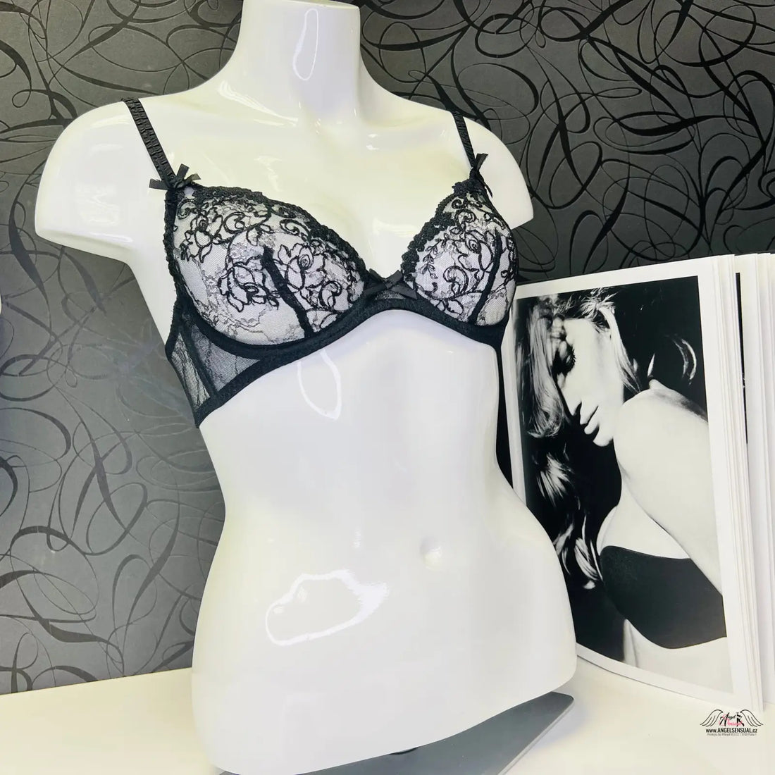 Černá a bílá krajková podprsenka Agent Provocateur Larreta bra black