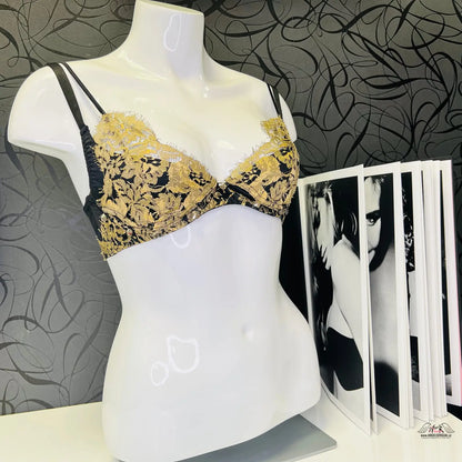 Black a zlatá květinová podprsenka Liu Liu na figuríně, elegantní podprsenka Liu