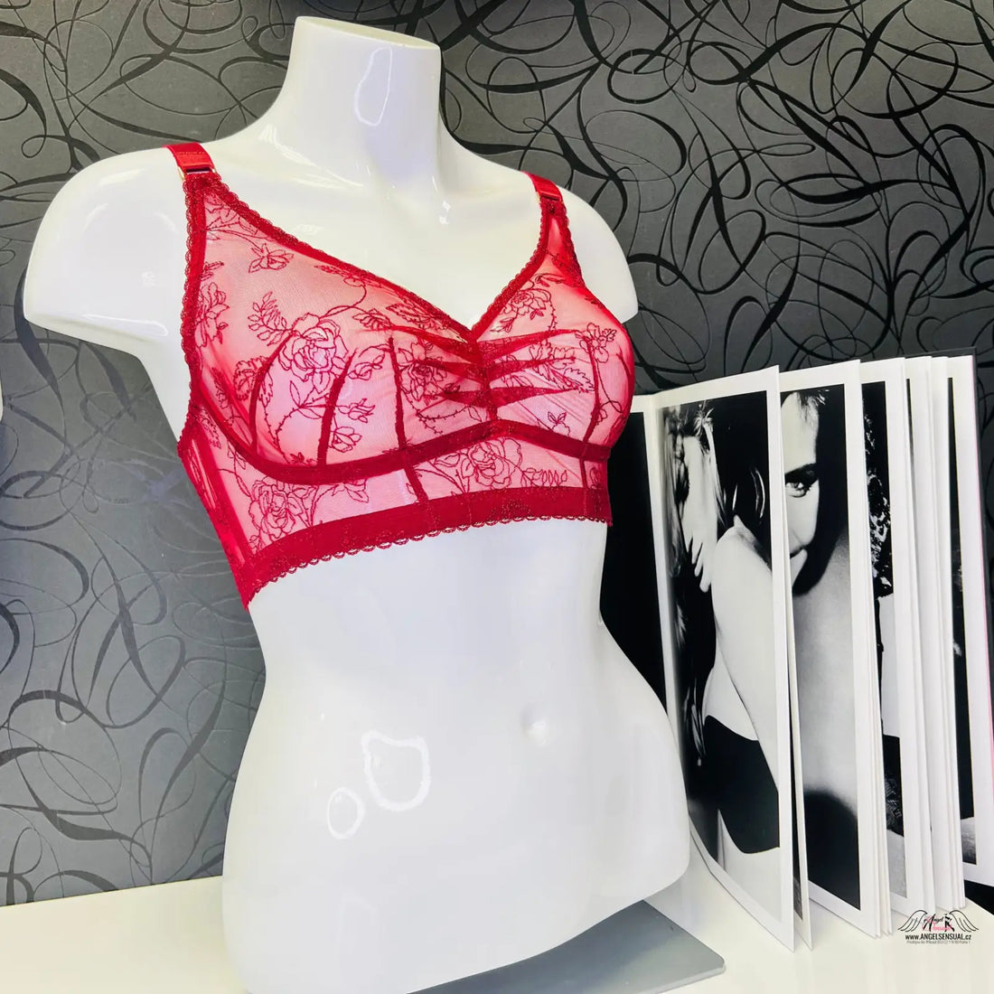 Agent Provocateur Podprsenka Liv s červeným květinovým krajkovým designem širokými ramínky