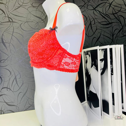 Agent Provocateur luxusní krajková podprsenka Lolah na manekýně pro speciální příležitosti