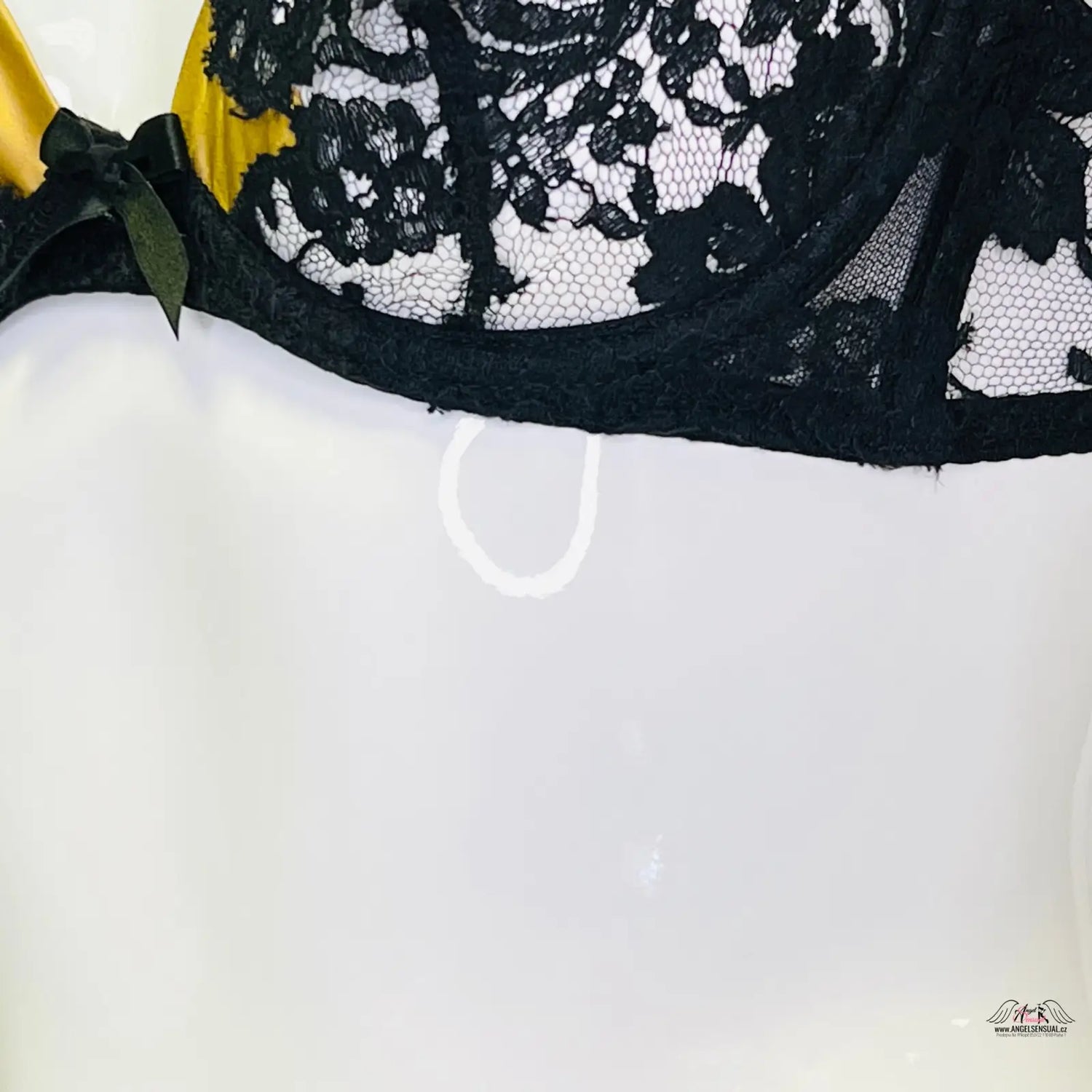 Agent Provocateur Podprsenka Nayeli s černou krajkou a mašlí
