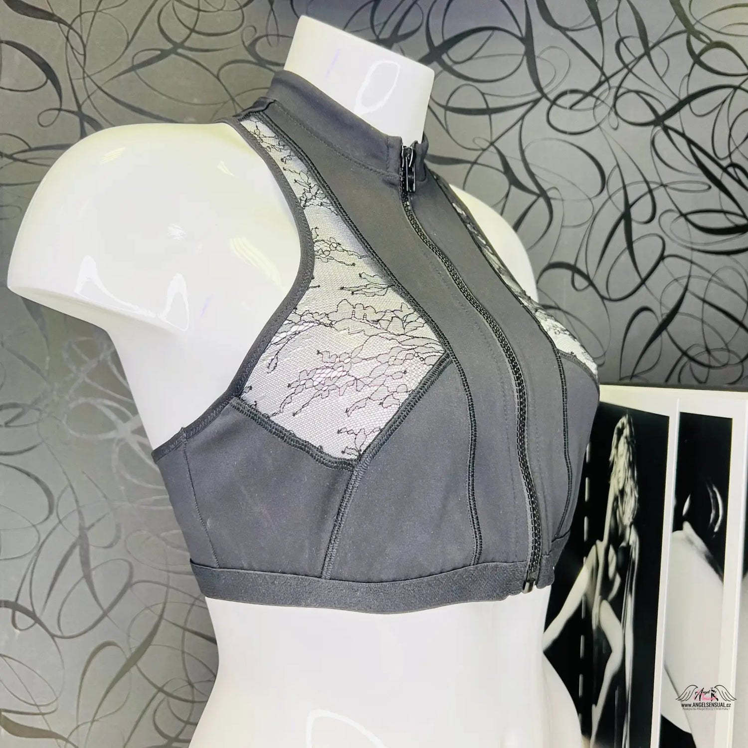Šedá krajková zip-front podprsenka Perry od Agent Provocateur, stylová sportovní podprsenka